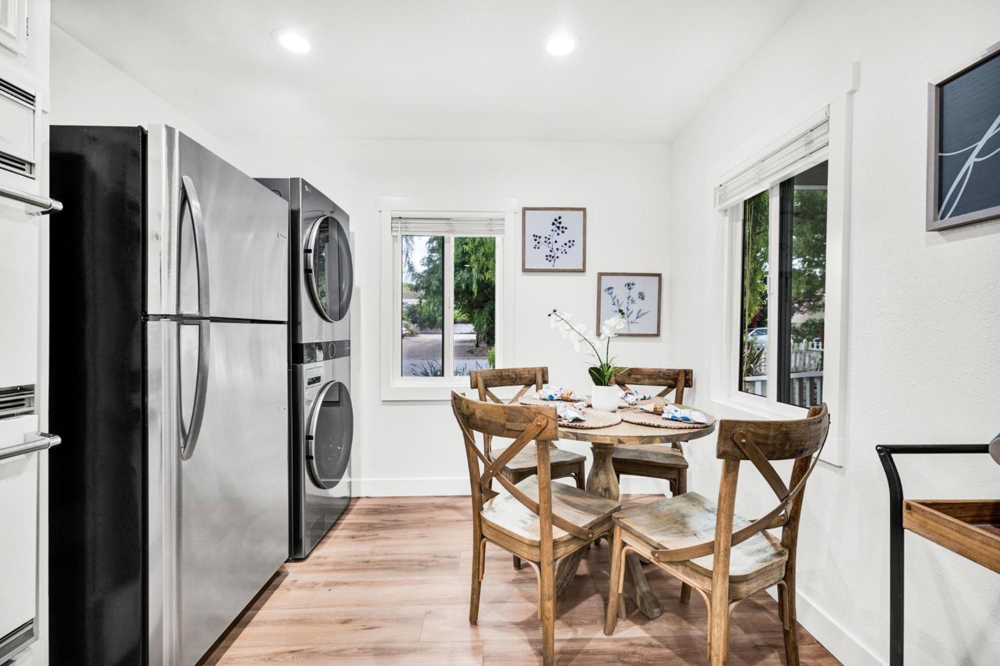 Retro Cottage, Hot Tub, Putting Green, Walk To All Thousand Oaks Exterior photo