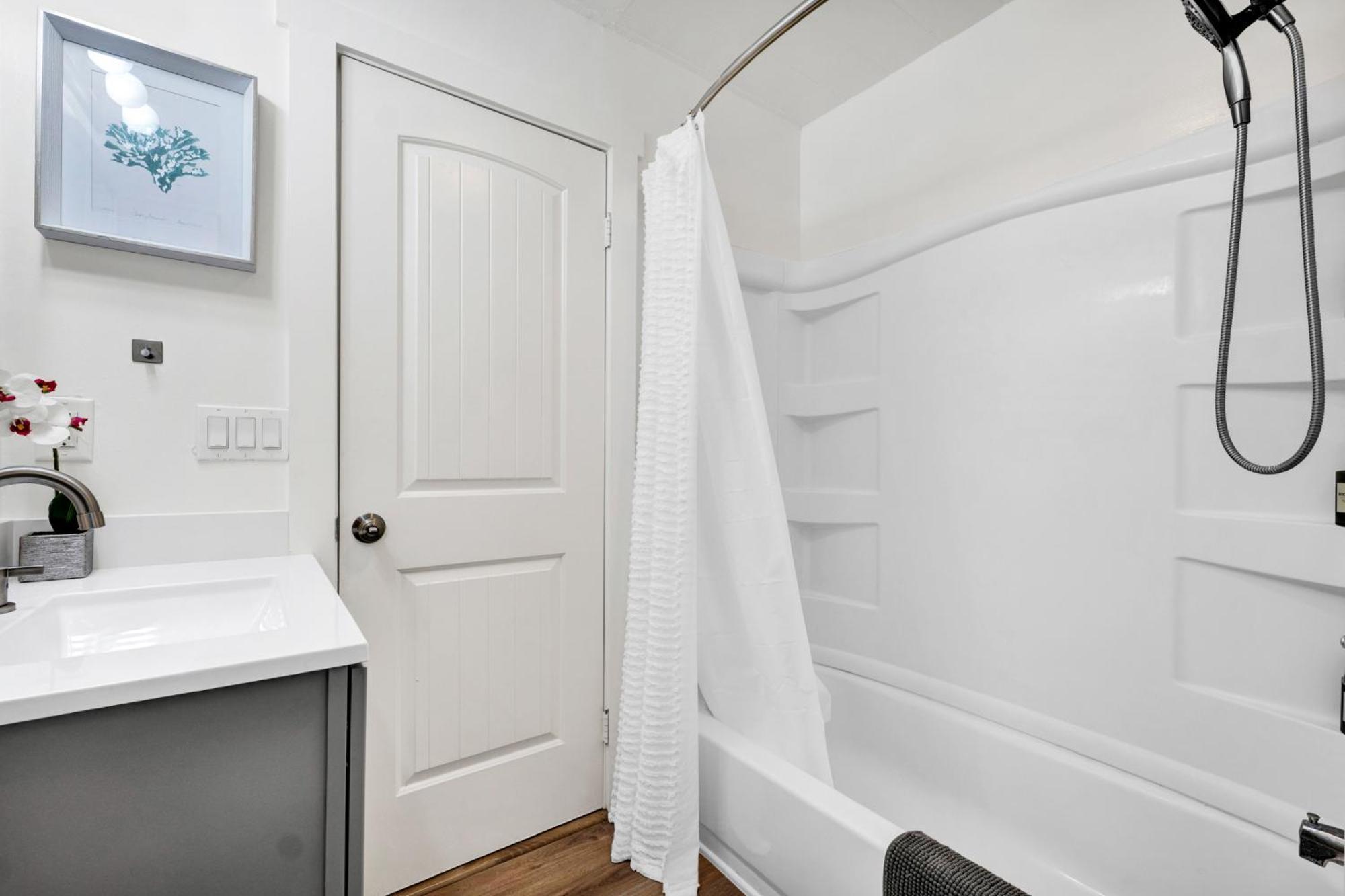 Retro Cottage, Hot Tub, Putting Green, Walk To All Thousand Oaks Exterior photo