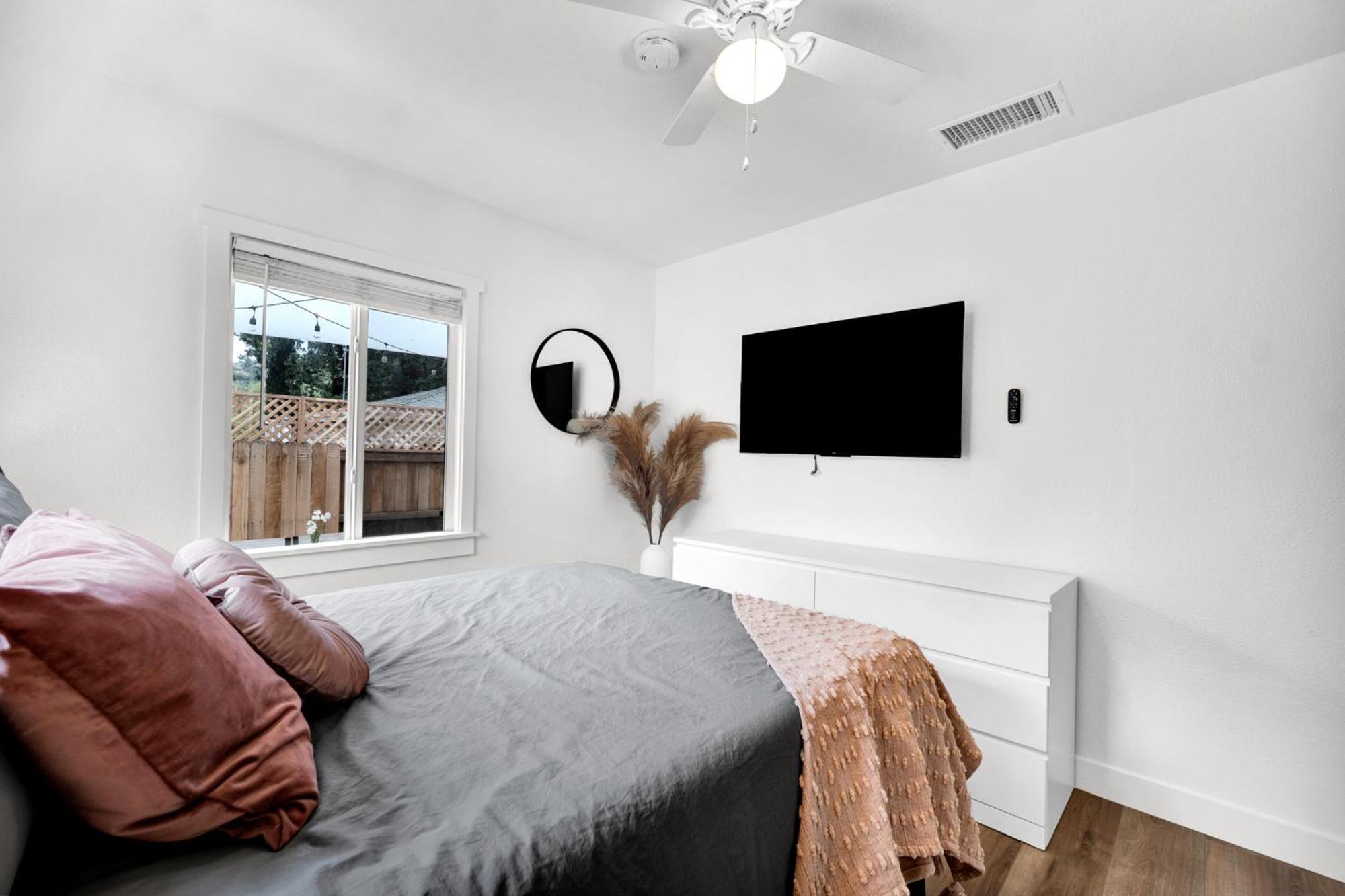 Retro Cottage, Hot Tub, Putting Green, Walk To All Thousand Oaks Exterior photo