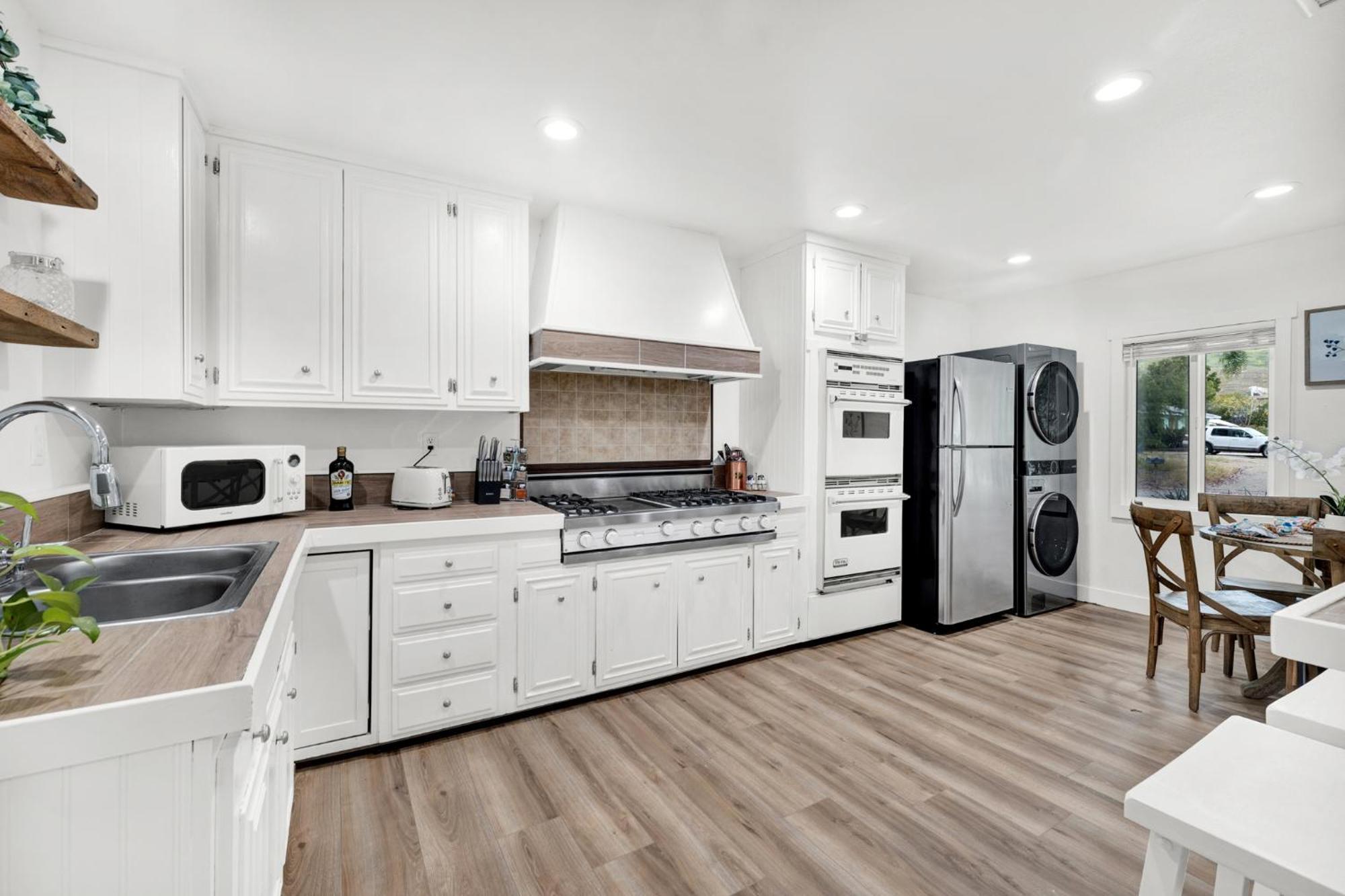 Retro Cottage, Hot Tub, Putting Green, Walk To All Thousand Oaks Exterior photo