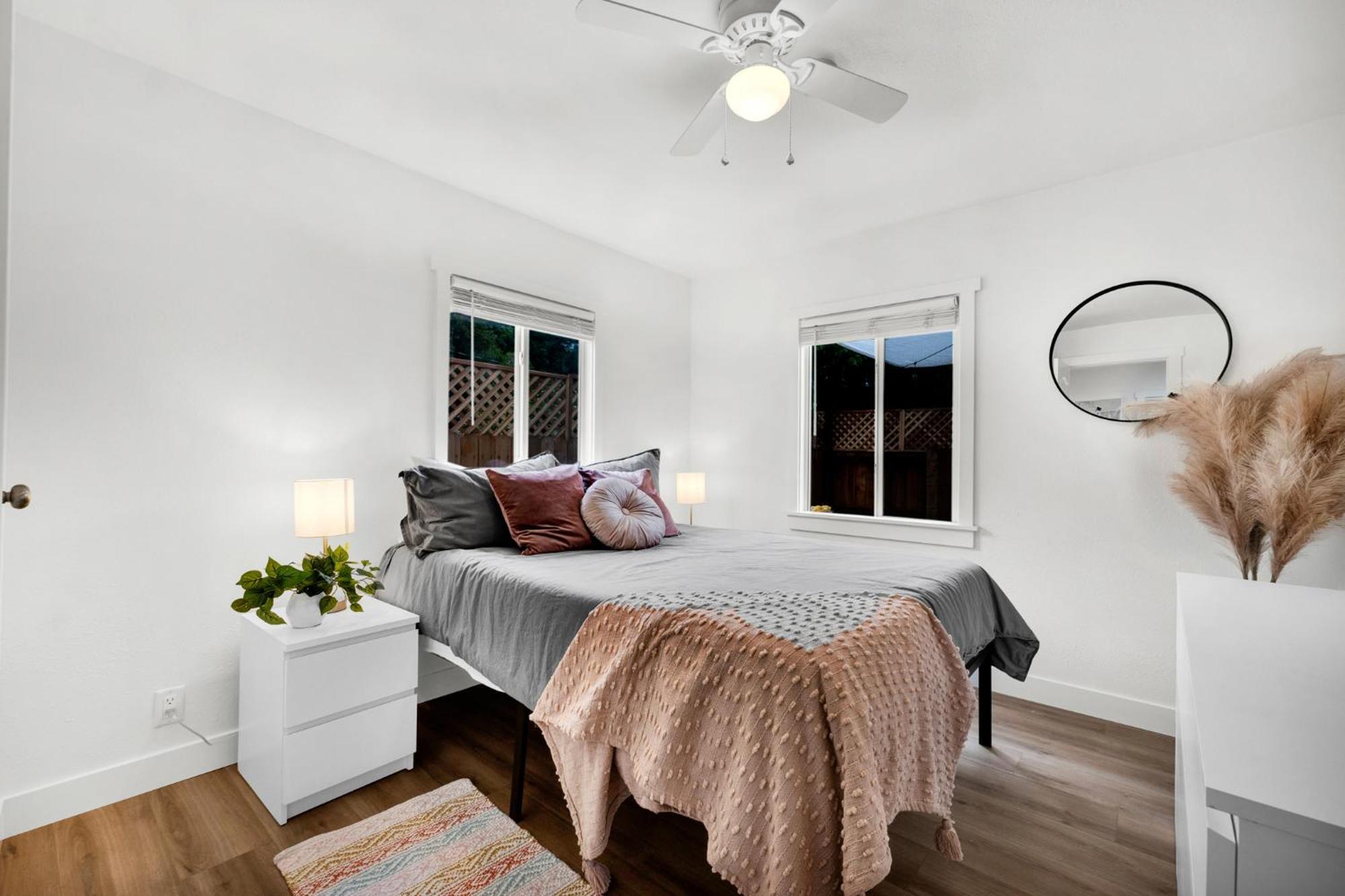 Retro Cottage, Hot Tub, Putting Green, Walk To All Thousand Oaks Exterior photo