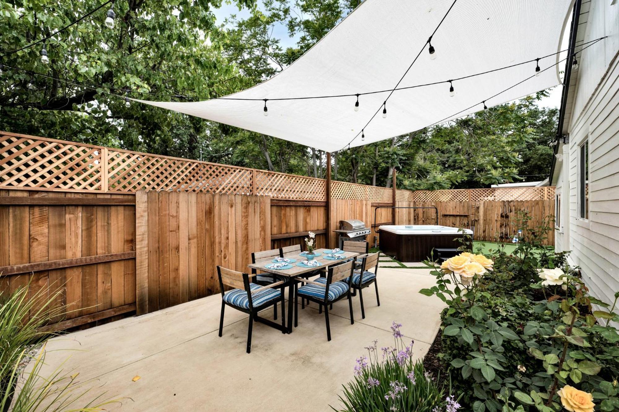 Retro Cottage, Hot Tub, Putting Green, Walk To All Thousand Oaks Exterior photo