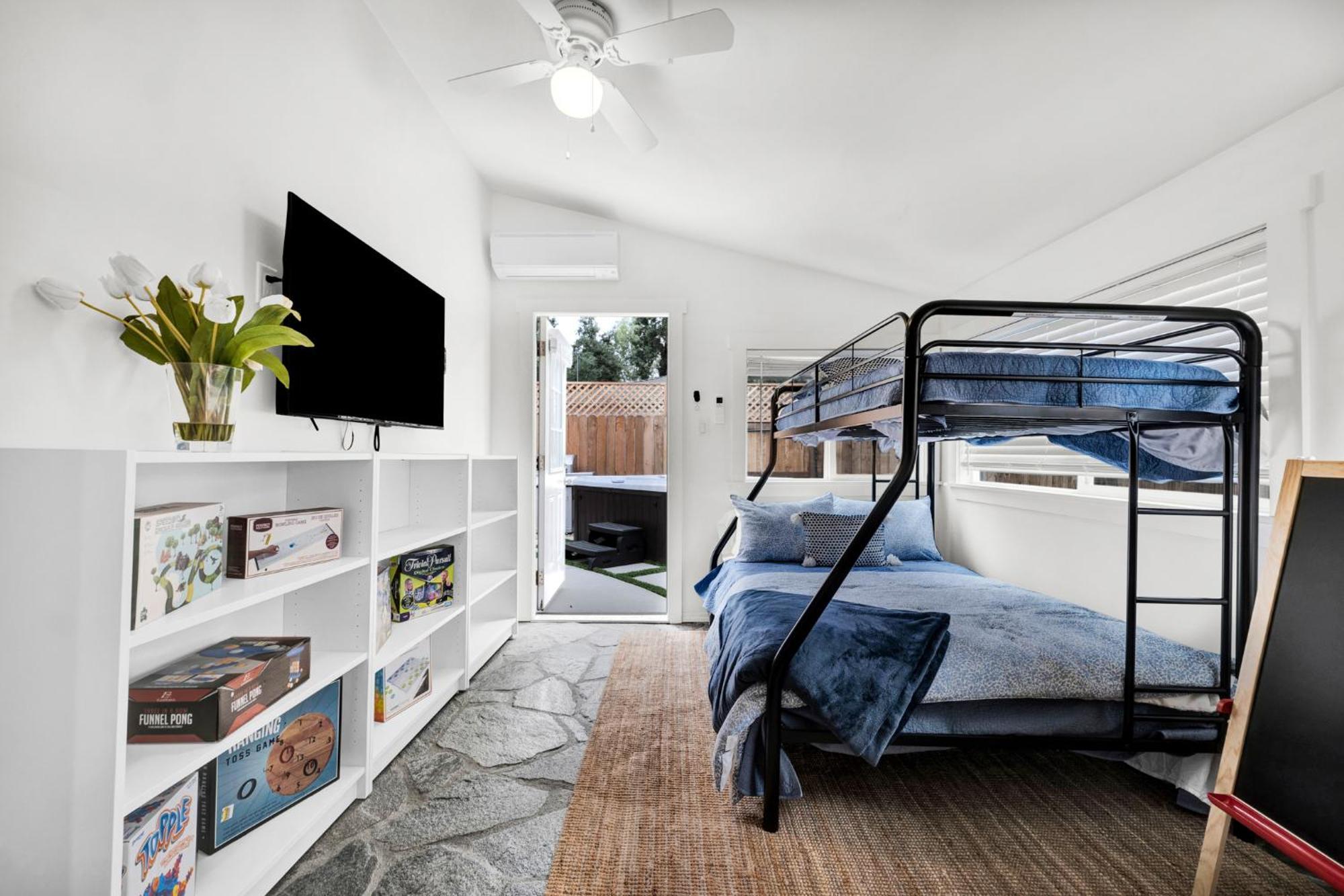 Retro Cottage, Hot Tub, Putting Green, Walk To All Thousand Oaks Exterior photo