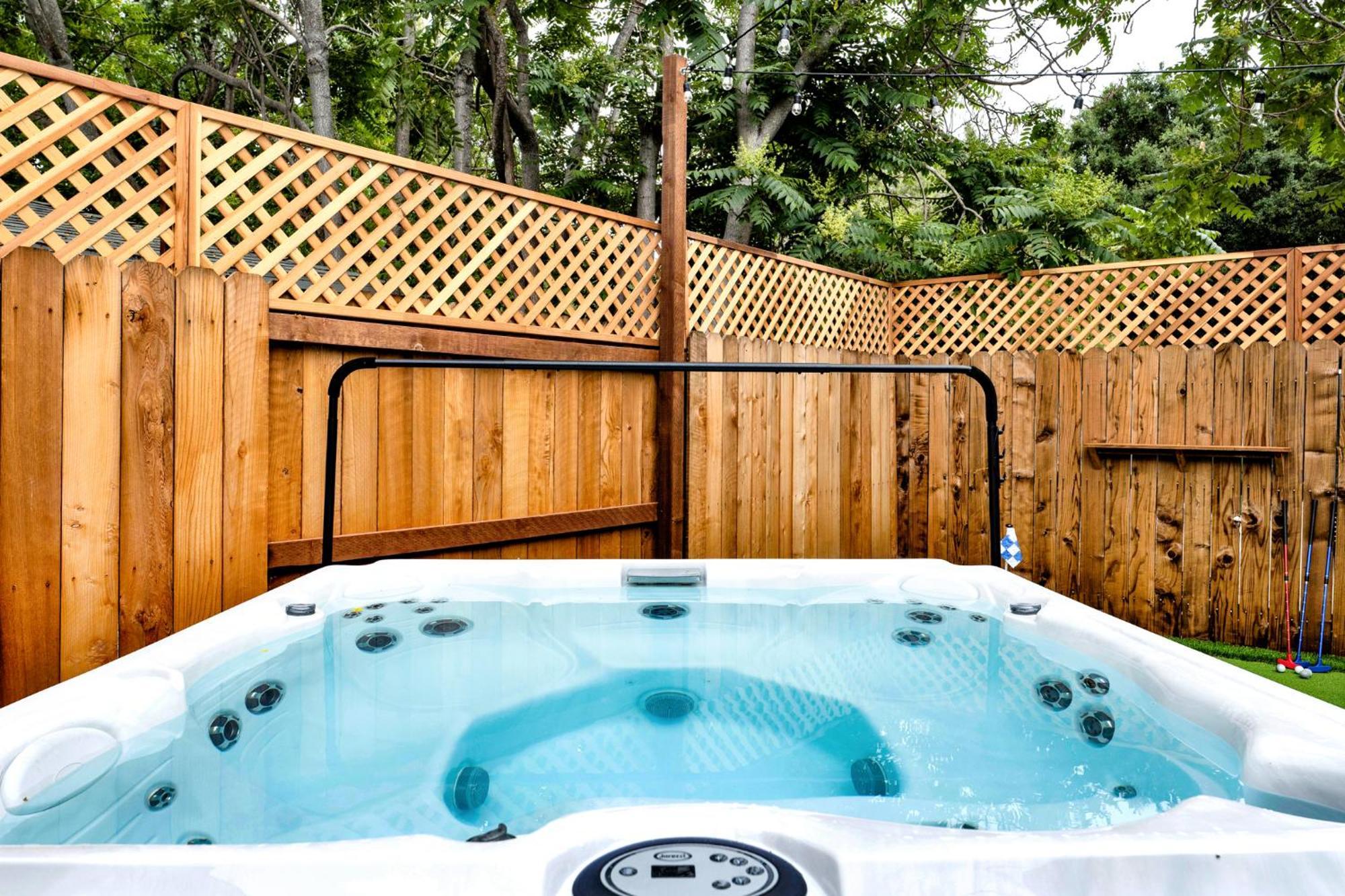 Retro Cottage, Hot Tub, Putting Green, Walk To All Thousand Oaks Exterior photo