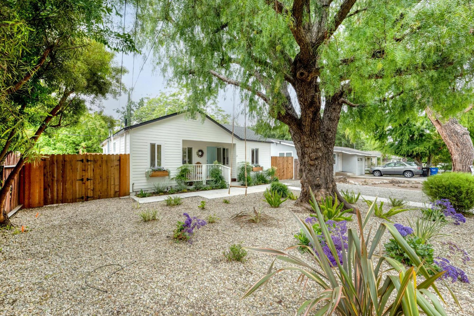 Retro Cottage, Hot Tub, Putting Green, Walk To All Thousand Oaks Exterior photo